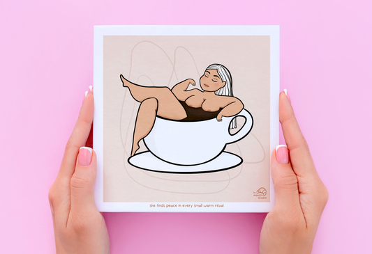 elle prend le temps de se retrouver, et le monde se tait autour d’elle