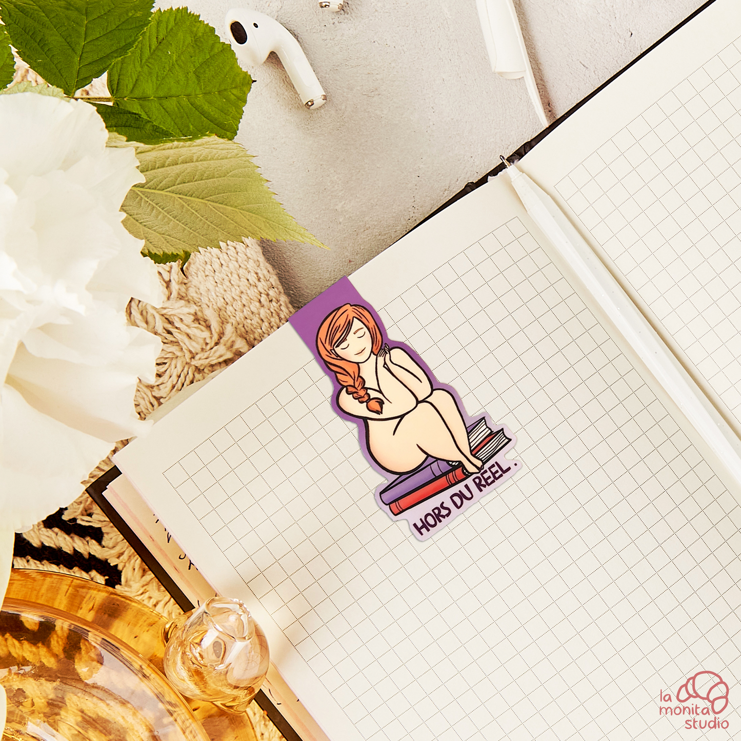 Marque-page magnétique n°2 - Camille "Hors du réel"