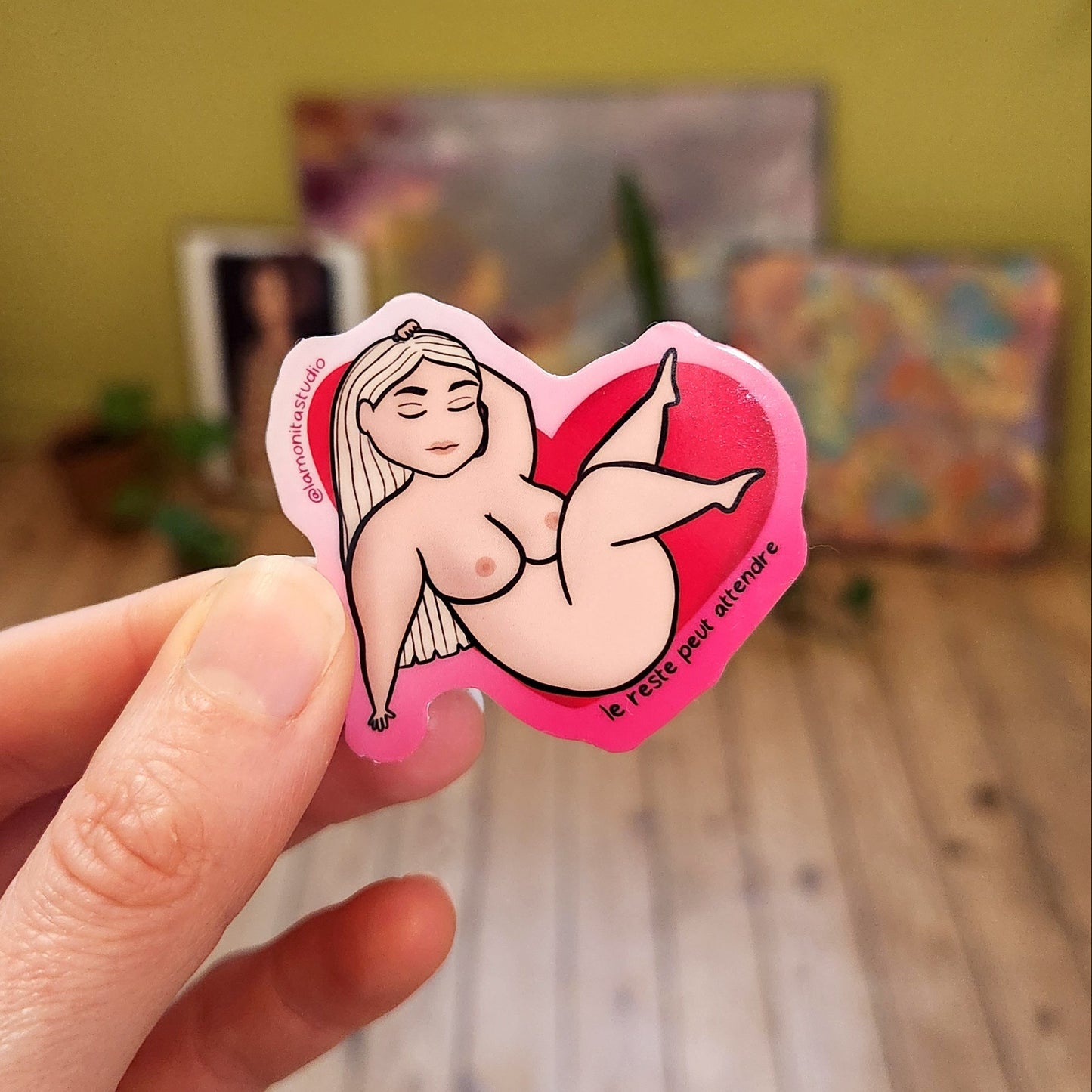 Autocollant n°3 - Chloé "Le reste peut attendre"