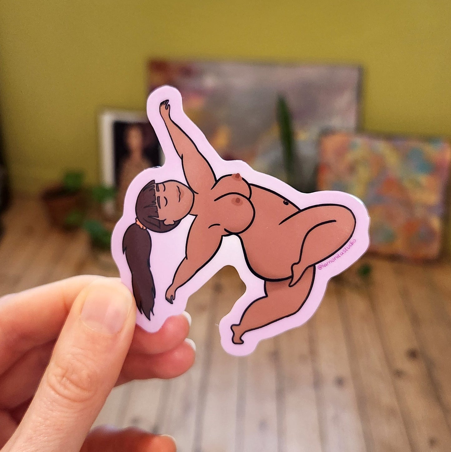 Autocollant n°9 - Nina libre