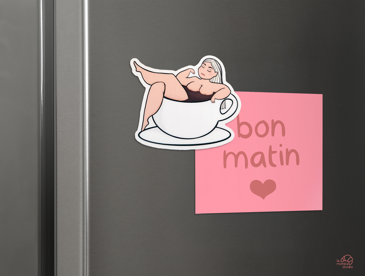 Aimant n°3 - Chloé dans son café