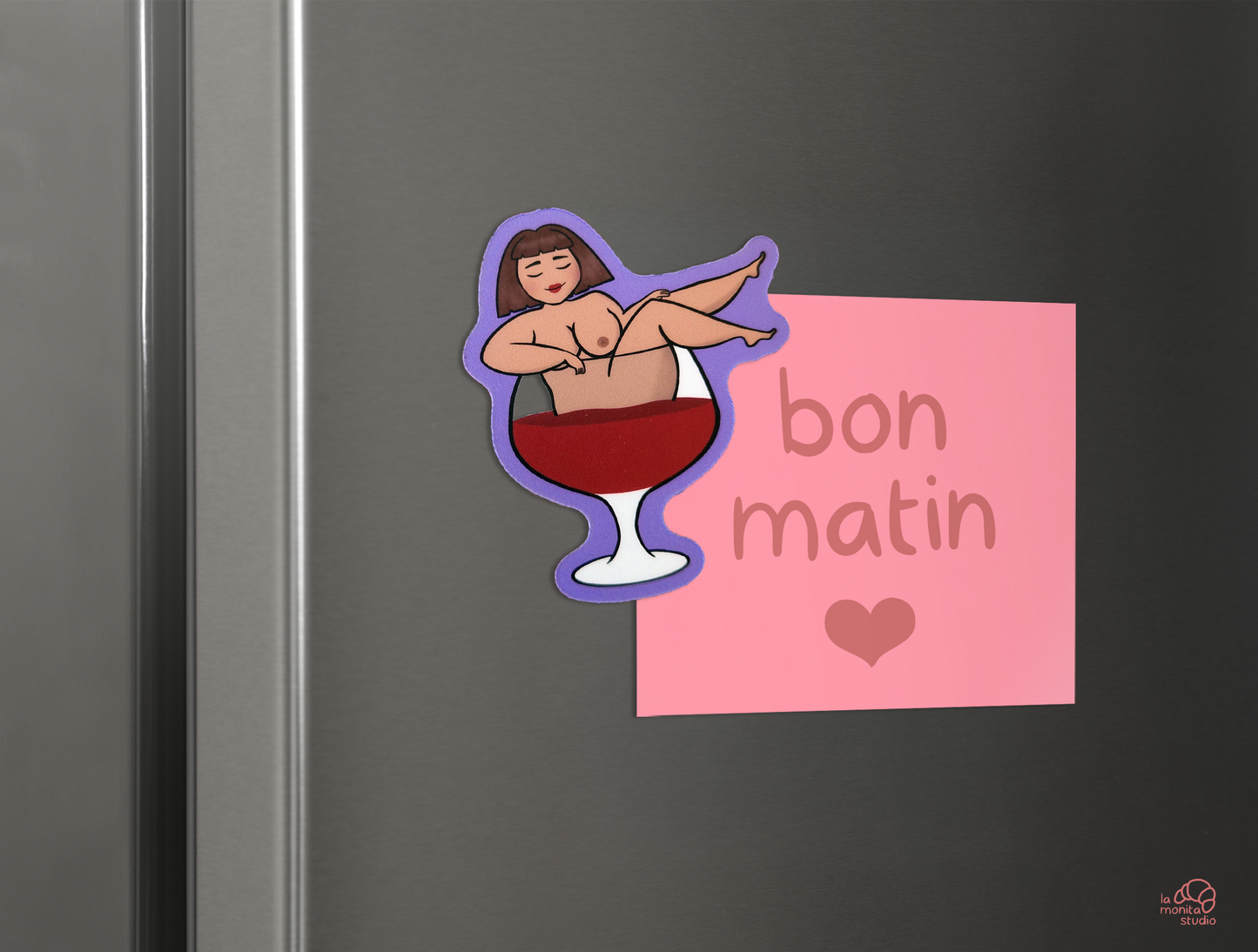 Aimant n°4 - Clara dans son vin rouge