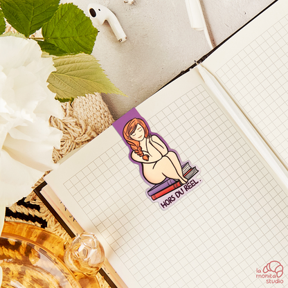 Marque-page magnétique n°2 - Camille "Hors du réel"