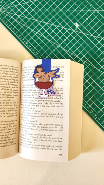 Marque-page magnétique n°3 - Clara "Loin du réel"